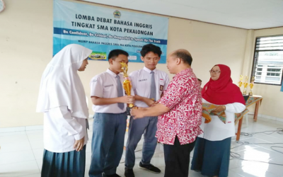 SMA Al-Irsyad : Raih Juara III Lomba Debat Bahasa Inggris